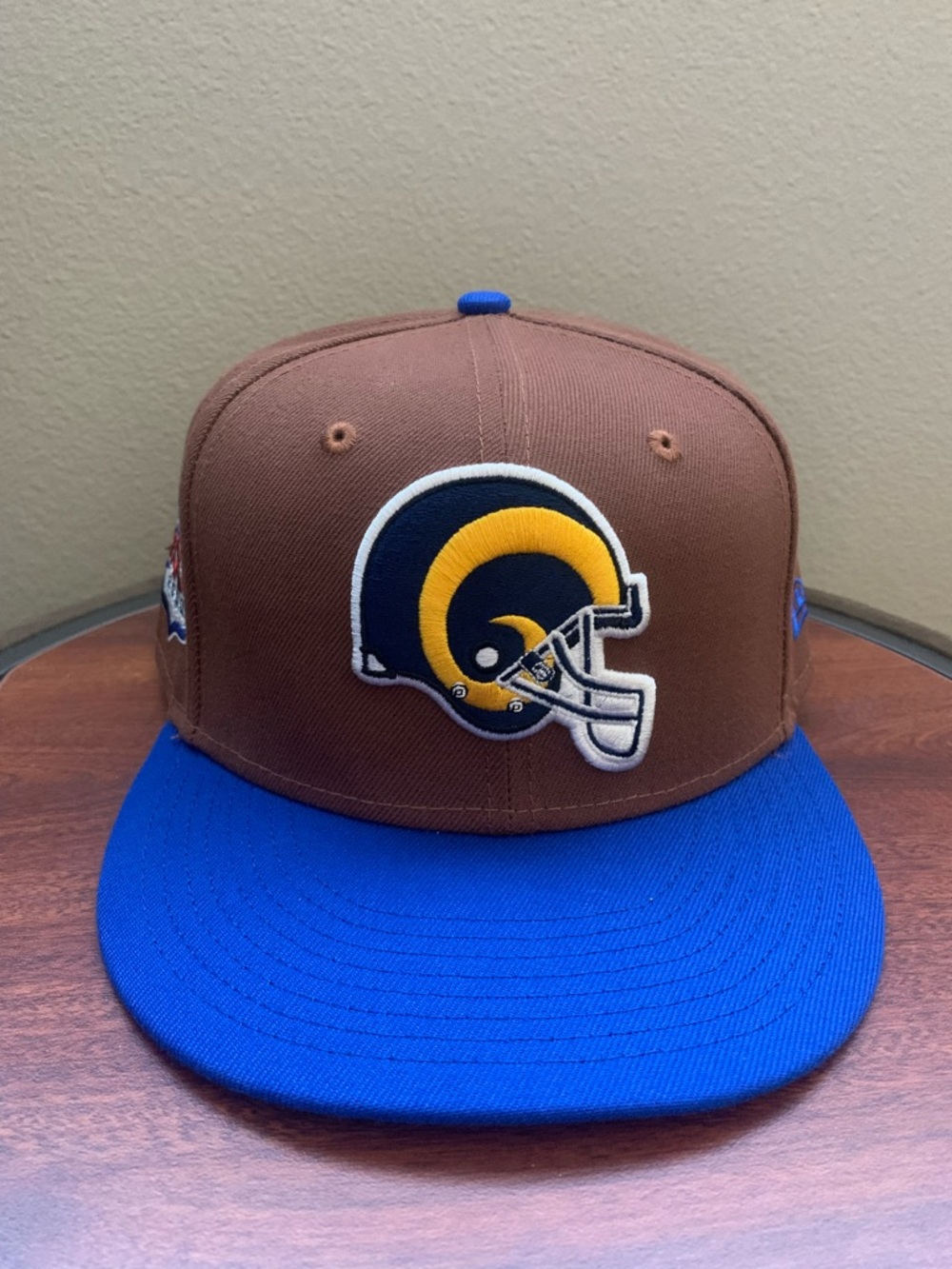 New Era LA Rams Super Bowl 2000 Tan Fitted Hat Size 7 3/4. Great Condition.